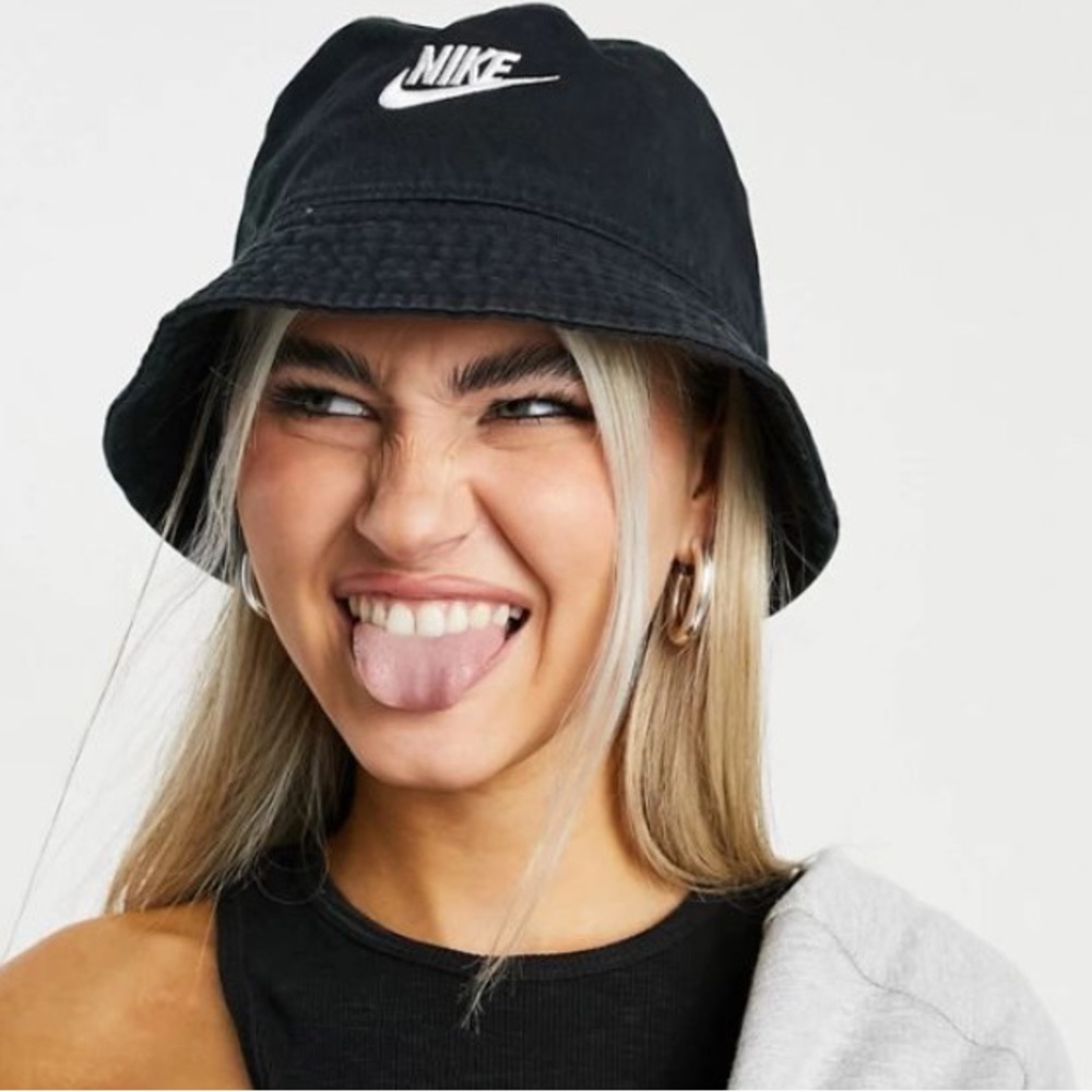 NIKE Bucket Hat NWOT Medium